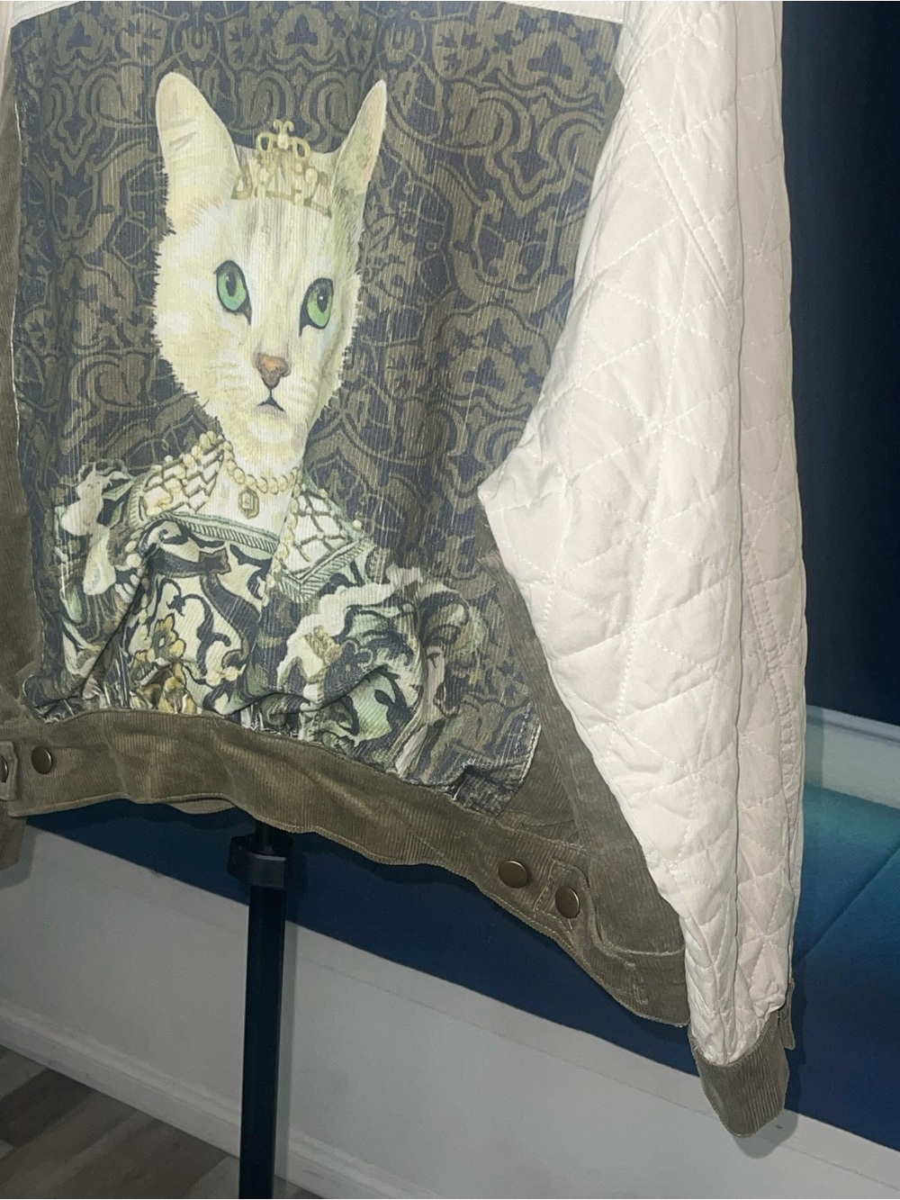 J.nna "Queen Kitty" Print Vintage Style Aviator Jacket in Olive Cream - Picture 7 of 14